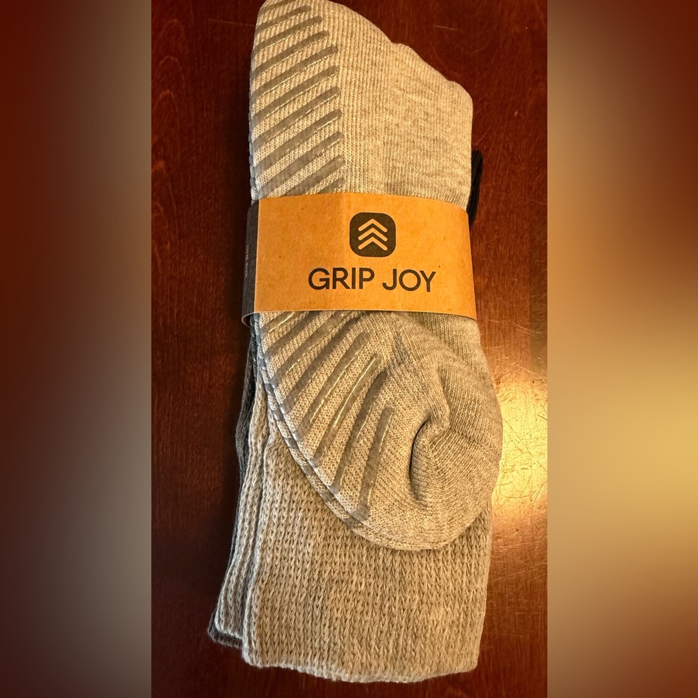 Men’s GIP JOY Non-Slip Crew Socks in Light Gray